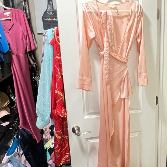 For Love And Lemons X Jaime King Wrap Dress peach Satin - Picture 3 of 9